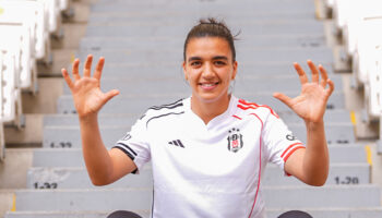 besiktas aicha hamidecheyi kadrosuna katti PUyyg4he