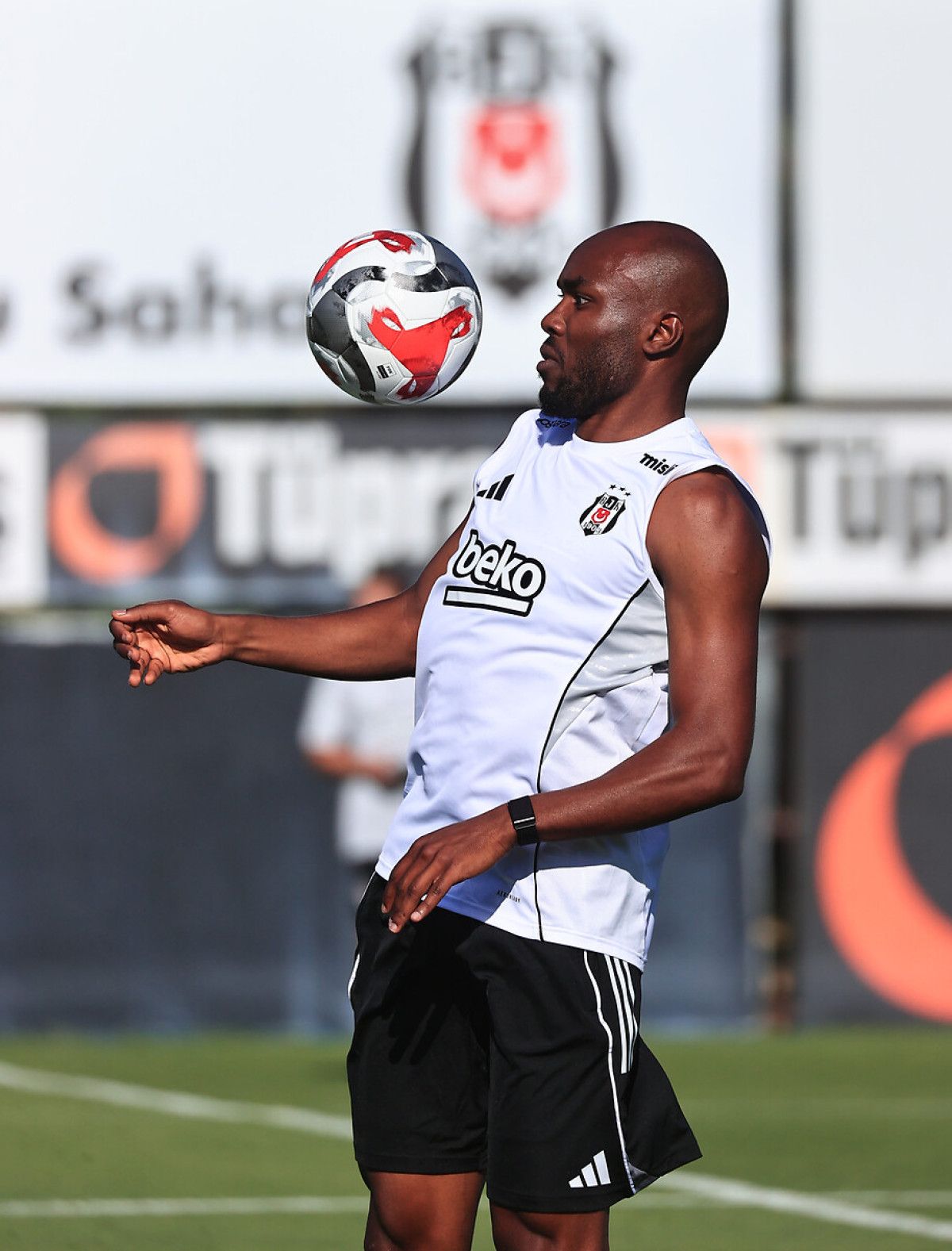 besiktas moatasem al musratiyi hellas veronaya kiraladi 3 qKjaQW1l