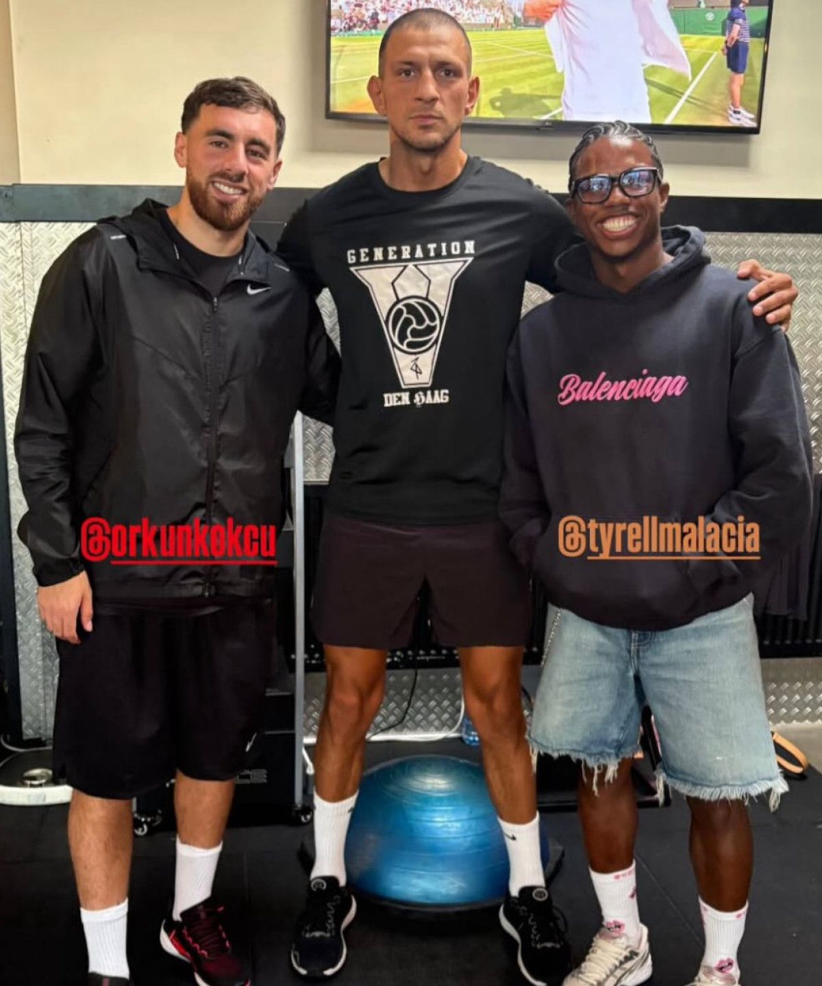 besiktas tyrell malacianin pesinde 1 wcTguSnj