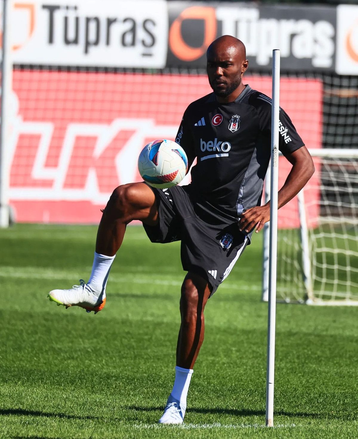 besiktasta al musratiye teklifler var 0 8mkwm9cI