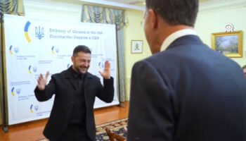 beyaz sarayda ukrayna zirvesi zelensky takim elbise giydi Rs8sPTnp