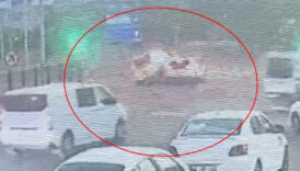 bingolde 3 kisinin yaralandigi kaza kameraya yansidi mWnXsPNH