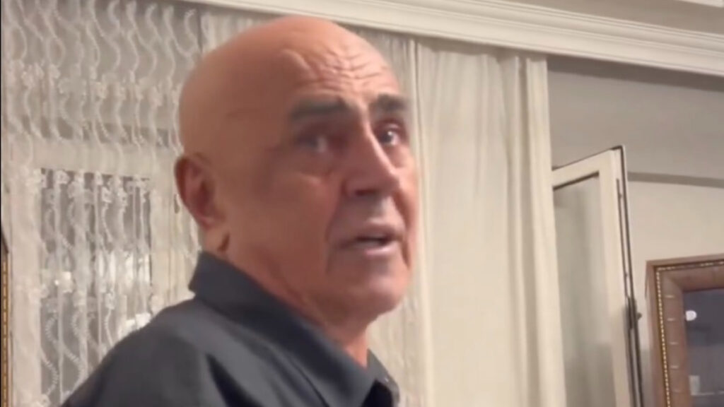 bir galatasaray taraftari mauro icardinin golu sonrasi gozyaslarini tutamadi nf9n5xyU