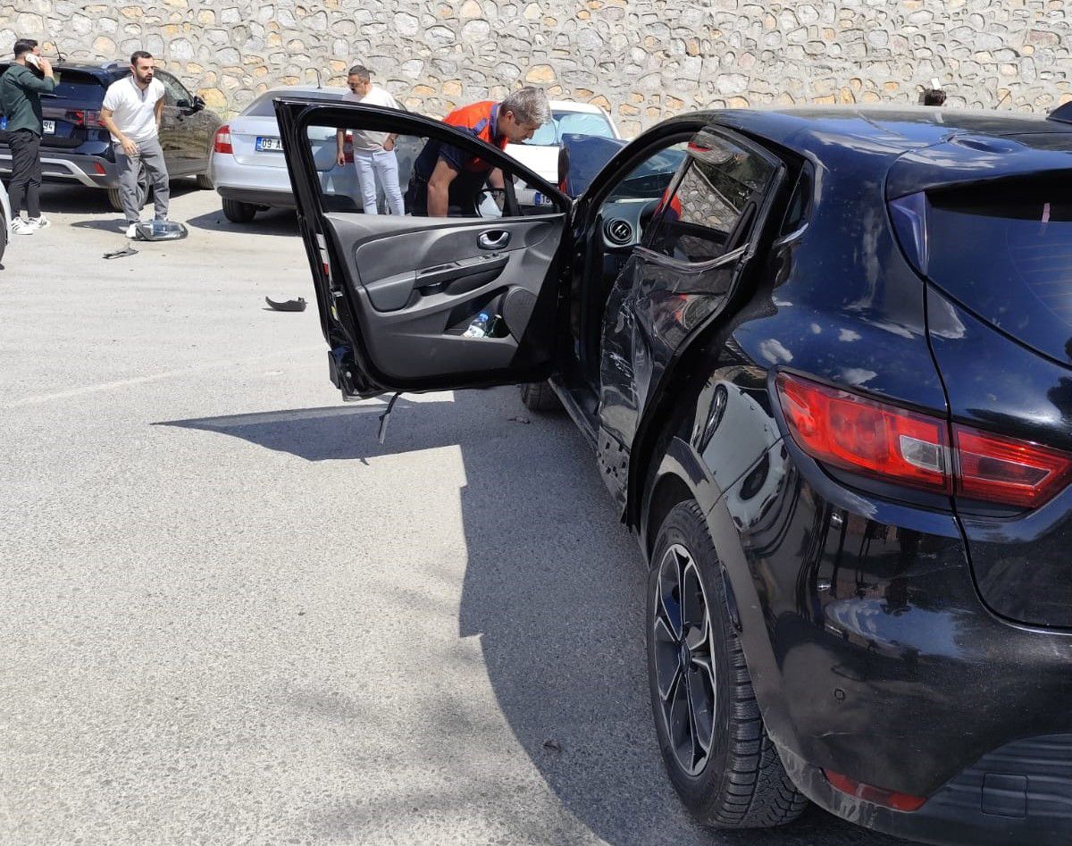 bitliste iki otomobil carpisti 5i cocuk 10 yarali 4 HKIl9dXR