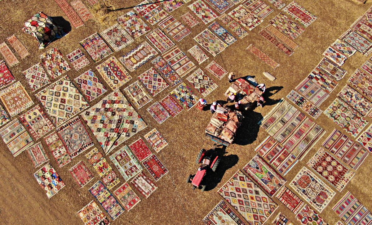 bu hasat baska antalyada bugday tarlalarindaki halilar toplaniyor 3 2NTeFrlt