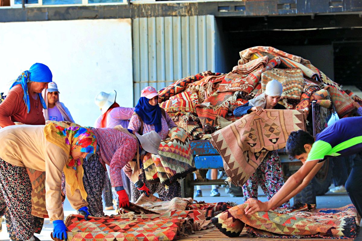 bu hasat baska antalyada bugday tarlalarindaki halilar toplaniyor 4 Jw5ETDz1
