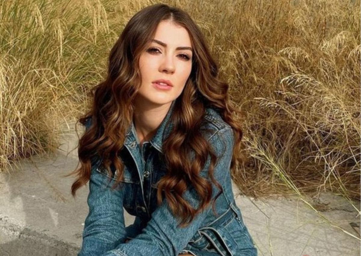 burcu ozberkin misir pozlari begeni topladi misir isiklandi 0 WwMaB1GR