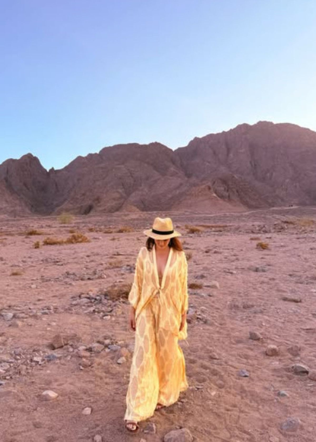 burcu ozberkin misir pozlari begeni topladi misir isiklandi 4 kViT1mXn