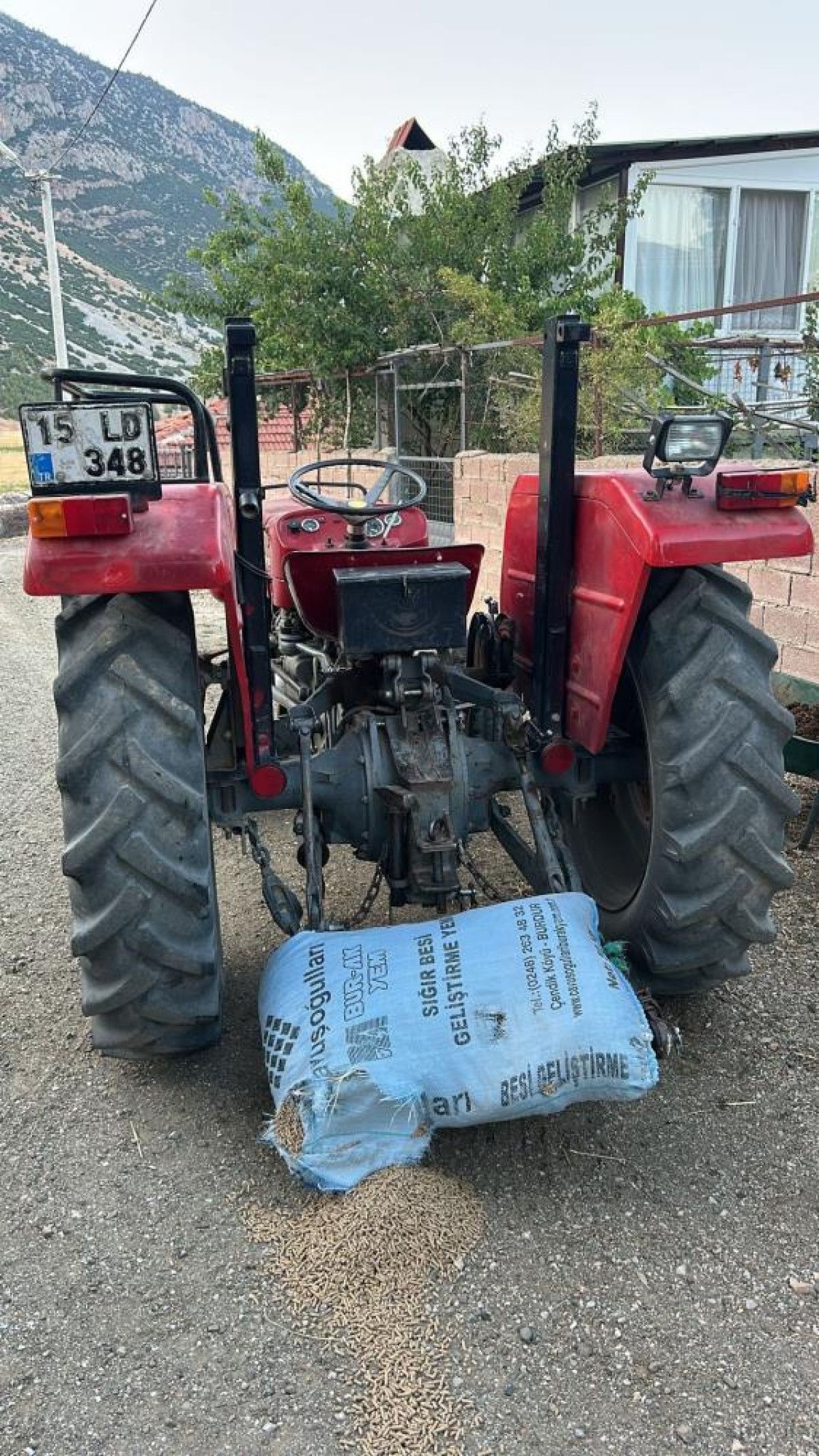 burdurda traktorun altinda kalan yasli kadin oldu 0