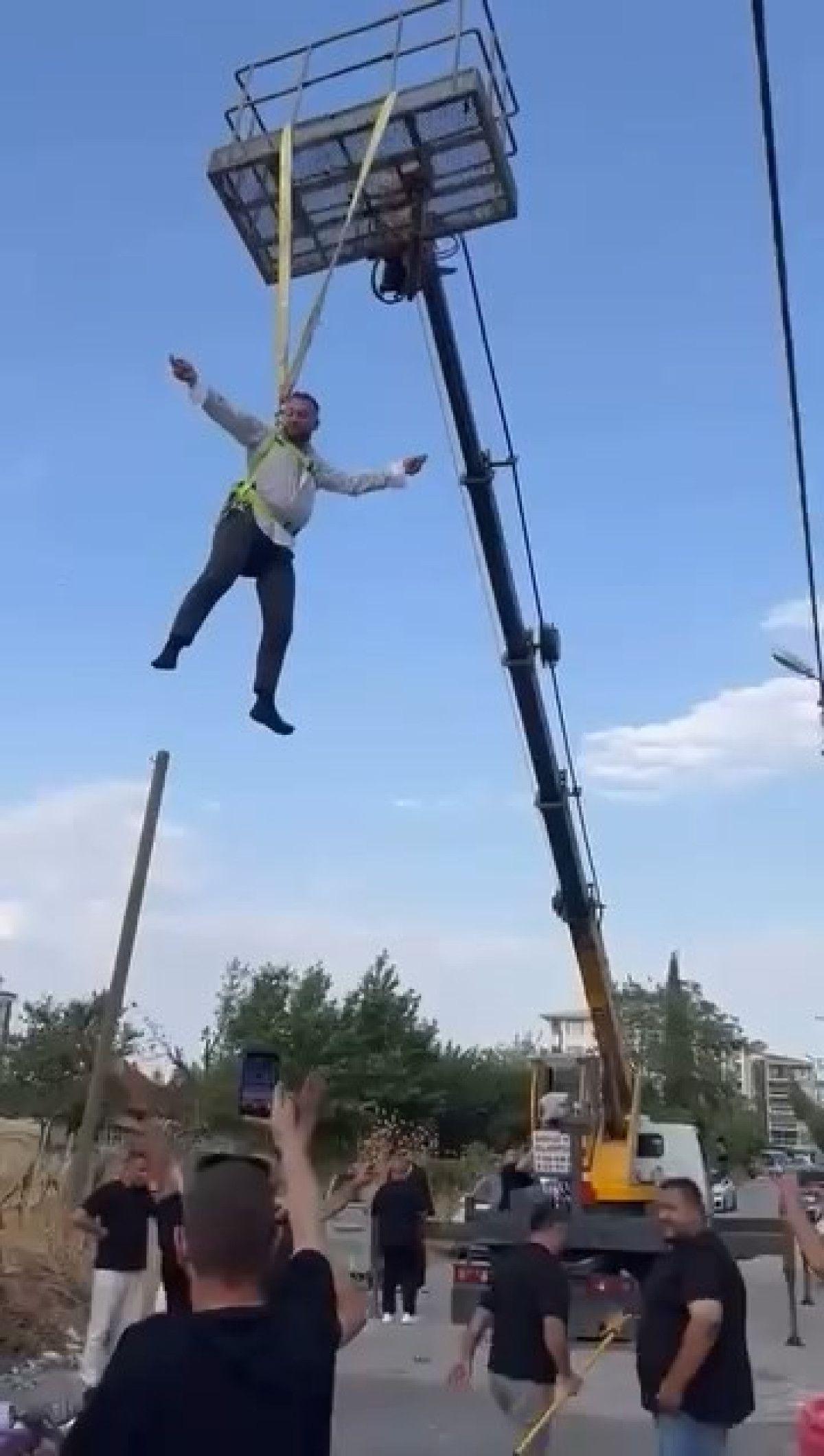 bursada damadi vincte sallandirip altinda gobek attilar 0 HYMSaUUk