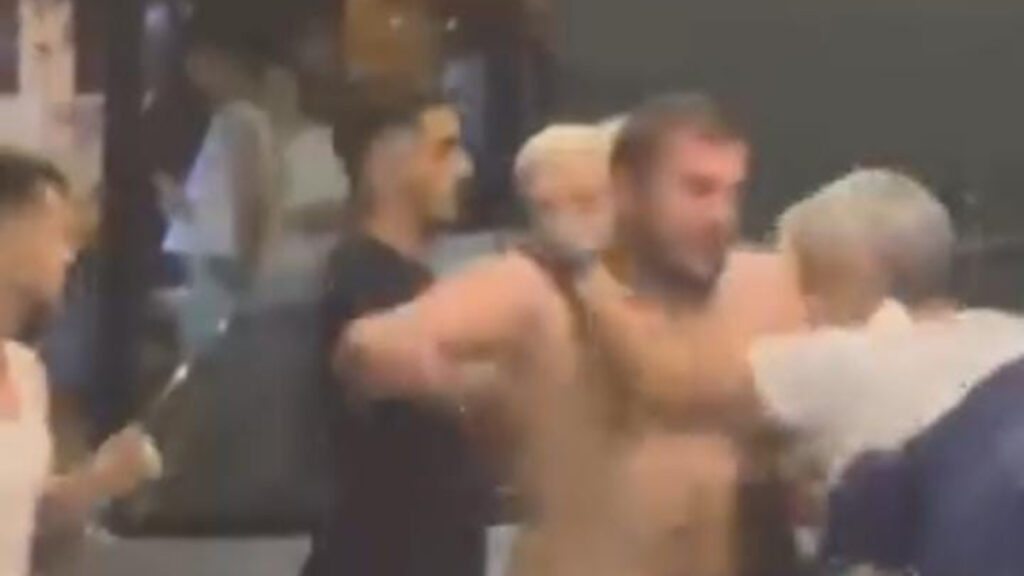 bursada esnaf sandalyelerle birbirini dovdu 9IyOB9FM