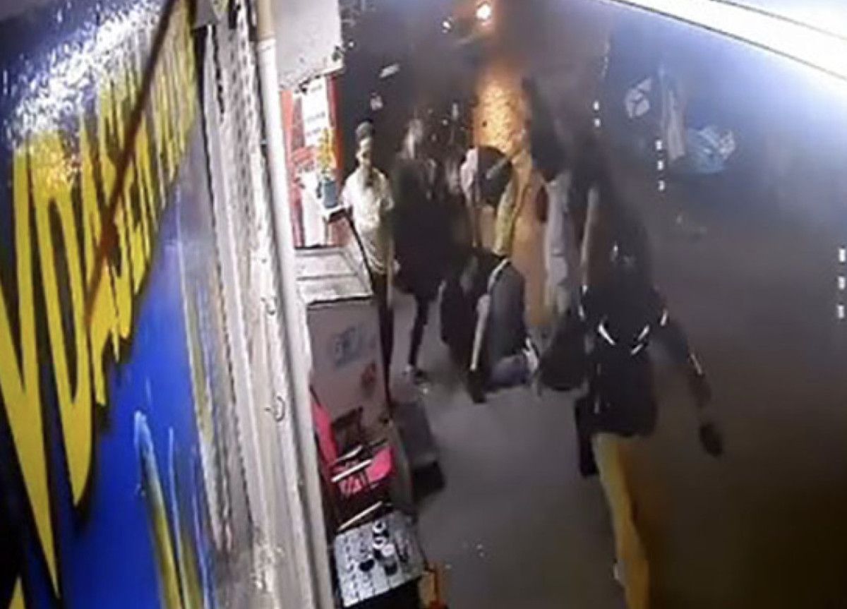 bursada iki adam kavgaya tutustu kadin da tekme ile dahil oldu 1