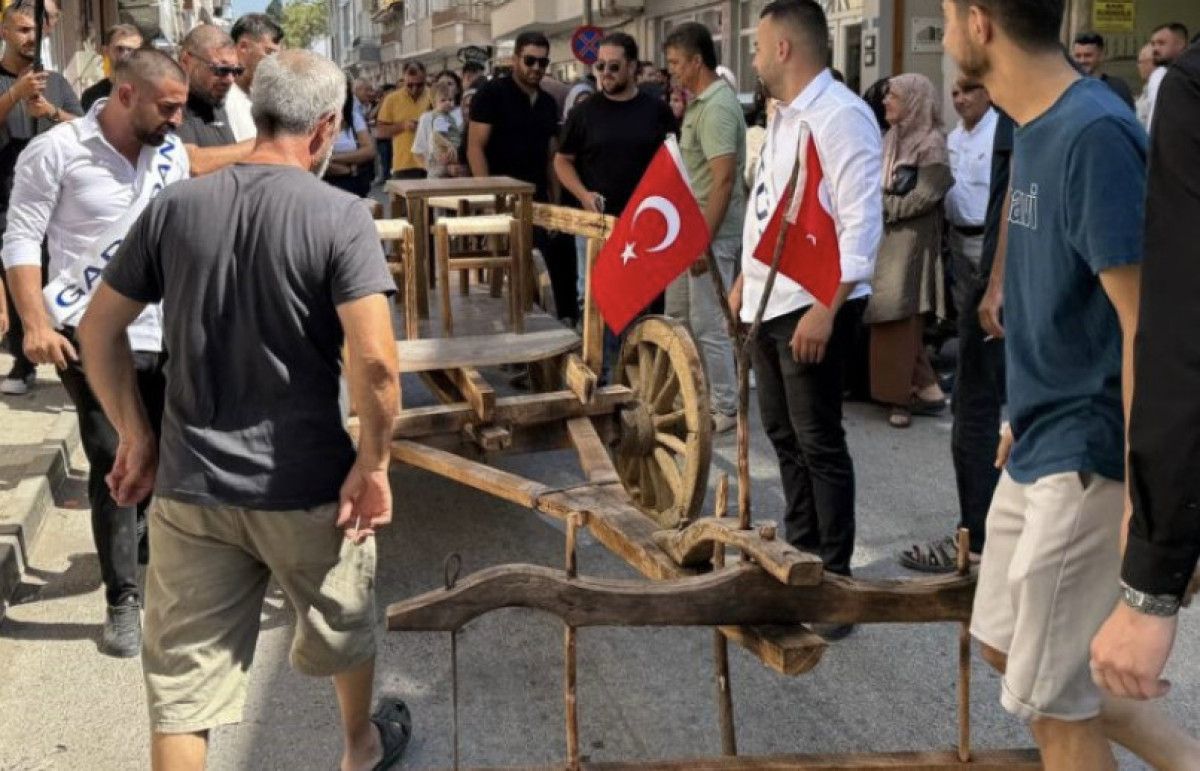 bursada ilginc dugun gelenegi arkadaslari okuz arabasi hazirlatti 0 SRrG5E8j