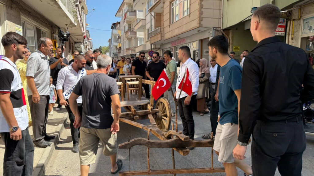 bursada ilginc dugun gelenegi arkadaslari okuz arabasi hazirlatti MpynbHMs