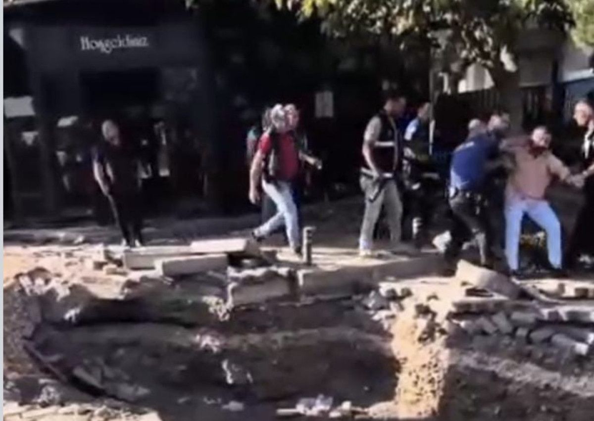 bursada kafeterya yikiminda ortalik karisti bir polis memuru yaralandi 1 Gc8SESCM