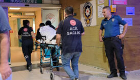 bursada kavgayi ayirmaya calisan guvenlik gorevlisi bicaklandi bZiahY31