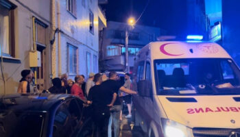 bursada komsularin park yeri kavgasinda 3 kisi yaralandi Br3b7r5U