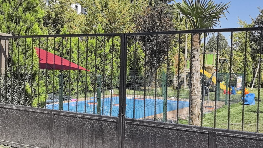 bursada kresteki havuzda bogulma tehlikesi geciren kucuk kiz hayatini kaybetti KLUE1iHQ