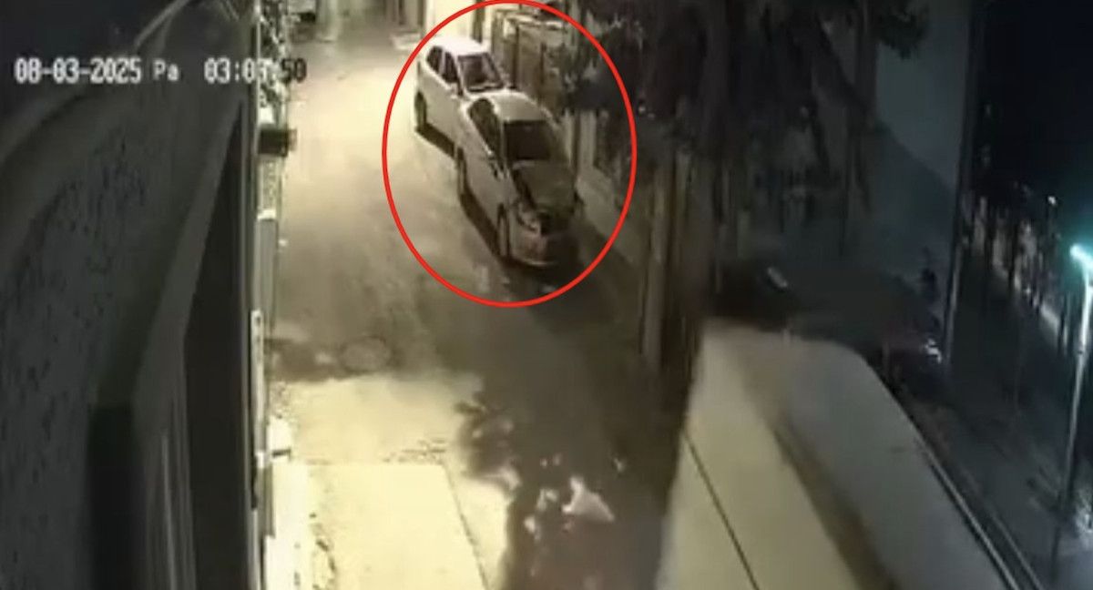 bursada minibusuyle geri manevra yapmak istedi park halindeki 2 otomobile carpti 1 W7llwZ9O