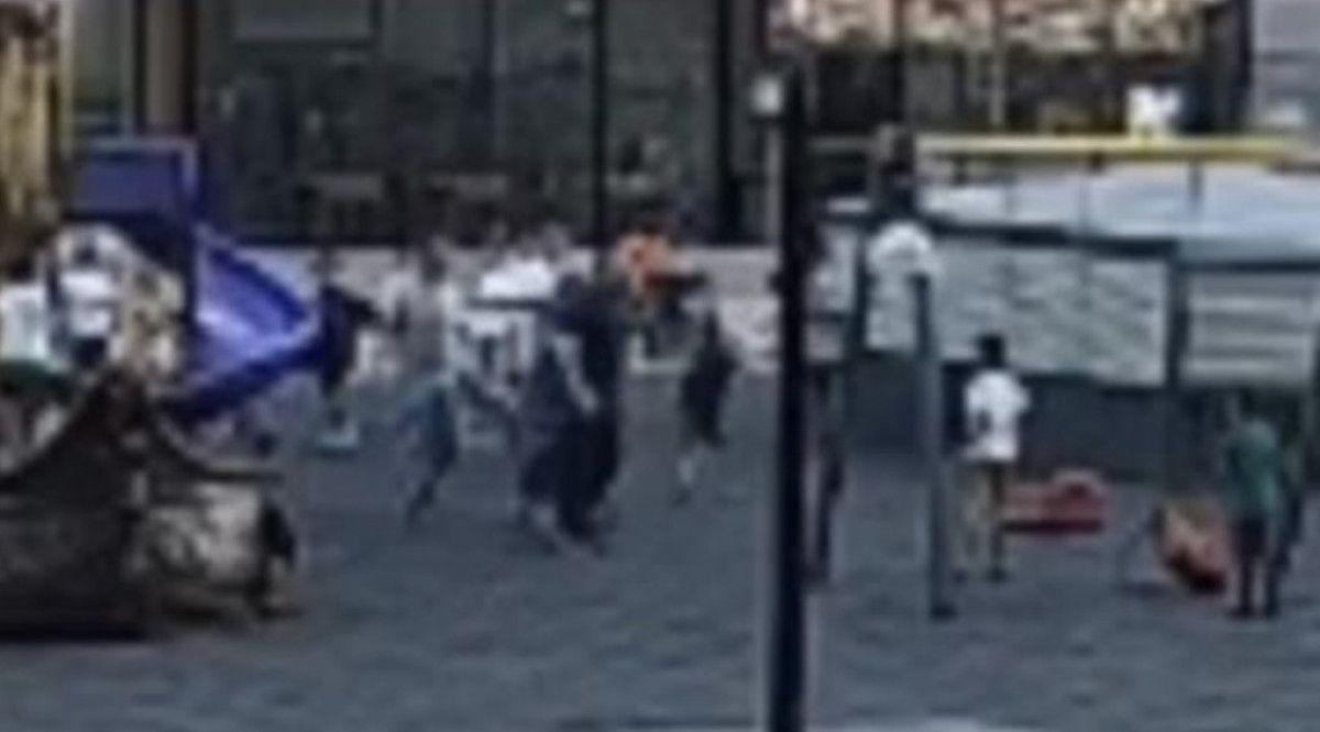 bursada parkta skandal oynayan cocuklari darbetti 1 DaYf8vum