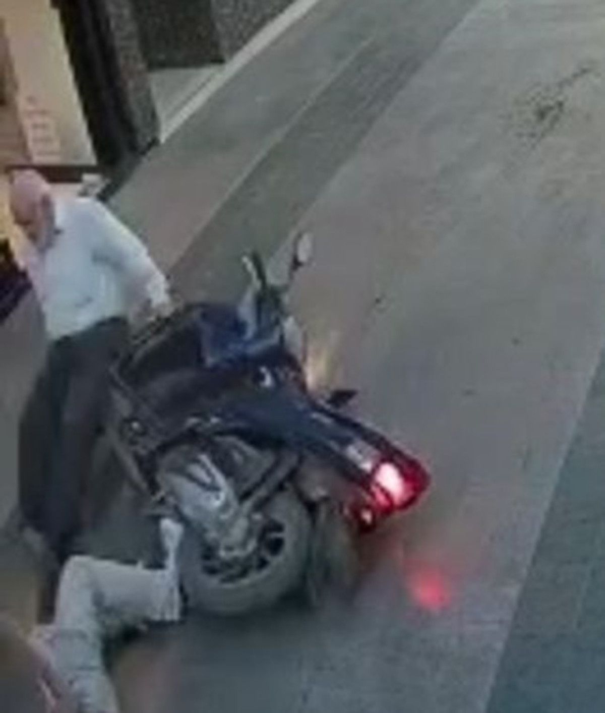 bursada takla atan motosiklet yayaya carpti 2 NbBMFdD7