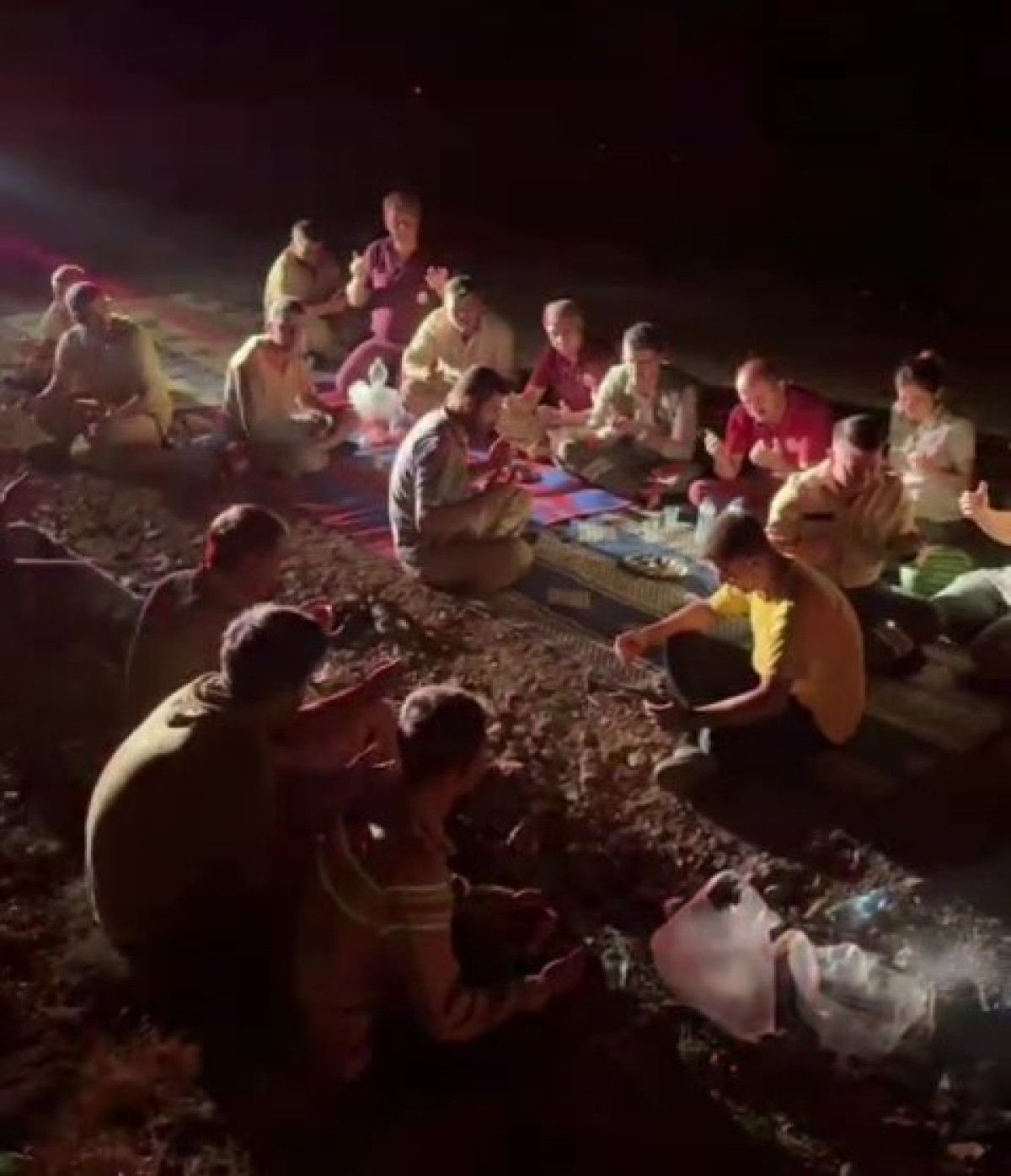 bursada yanginlarla mucadele eden ekipler her aksam yemeginden sonra dua ediyor 0