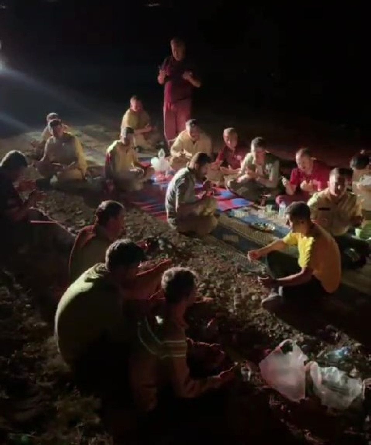 bursada yanginlarla mucadele eden ekipler her aksam yemeginden sonra dua ediyor 1 wH5OeNID