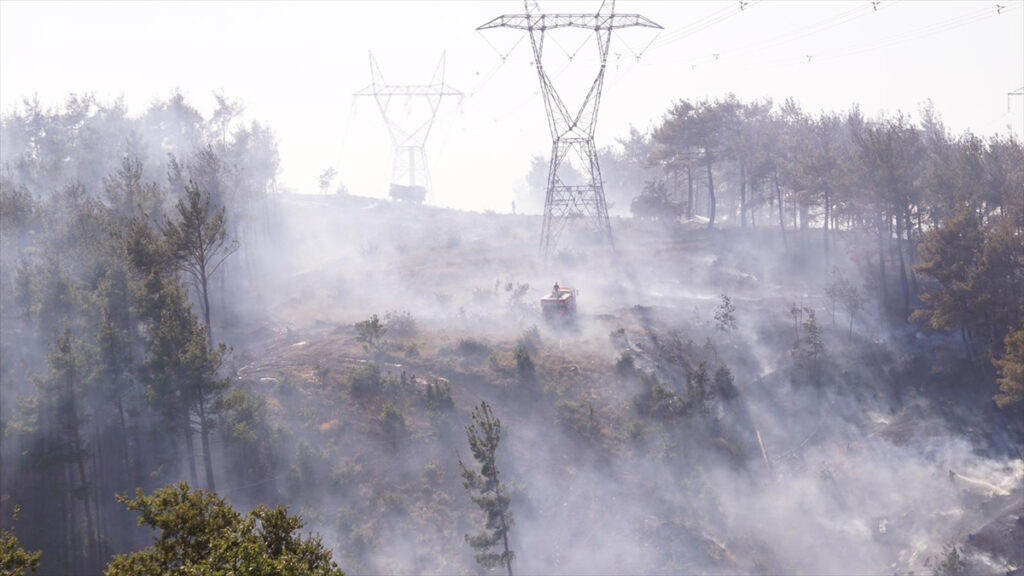 canakkalede korkutan yangin kontrol altina alindi JTNI8cVn