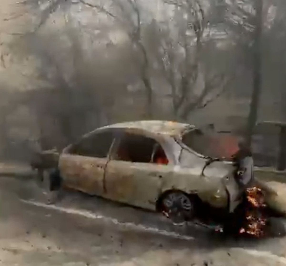 canakkalede orman yangini panigi alevler evlere ulasti 2 mP6W3d1v