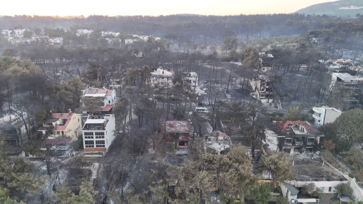 canakkalede yanan villalar goruntulendi 3 SNfVS7Ef