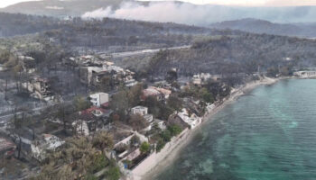 canakkalede yanan villalar goruntulendi t6m8iAmf