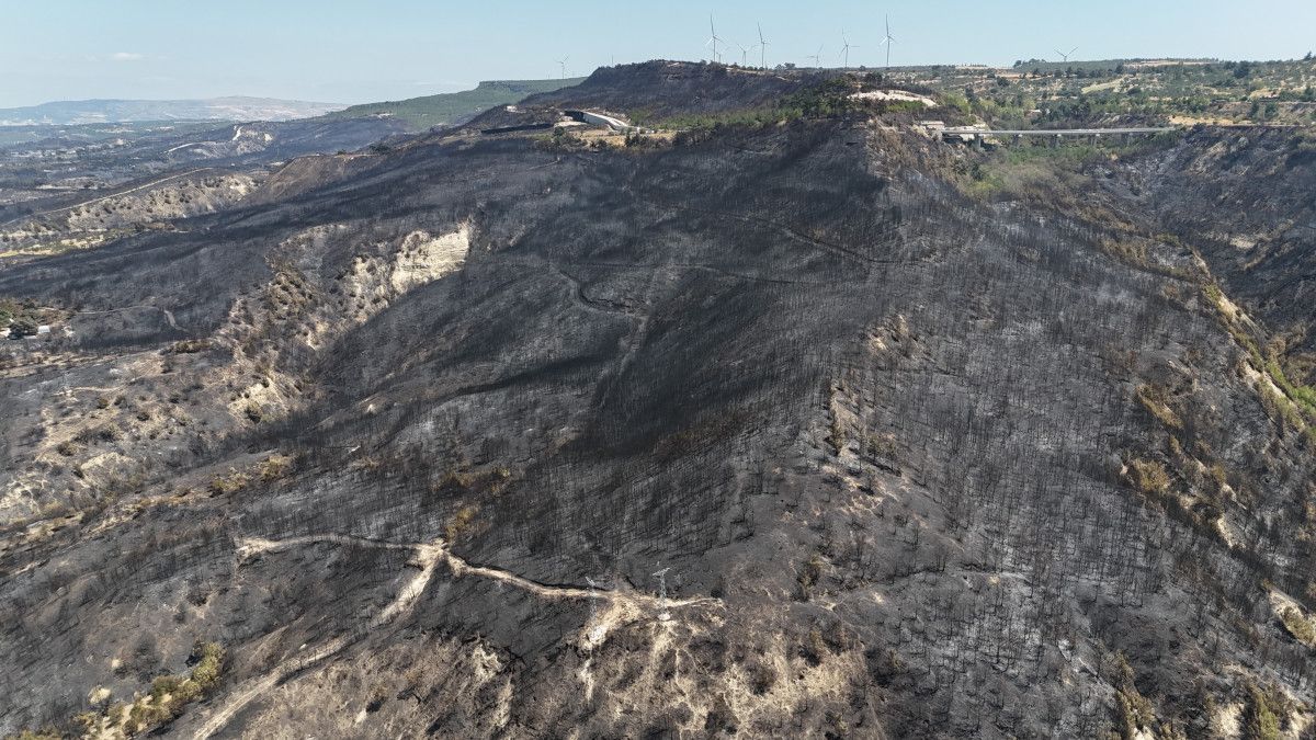 canakkalede yangindan sonra olusan aci tablo havadan goruntulendi 1 fAzAFIN5