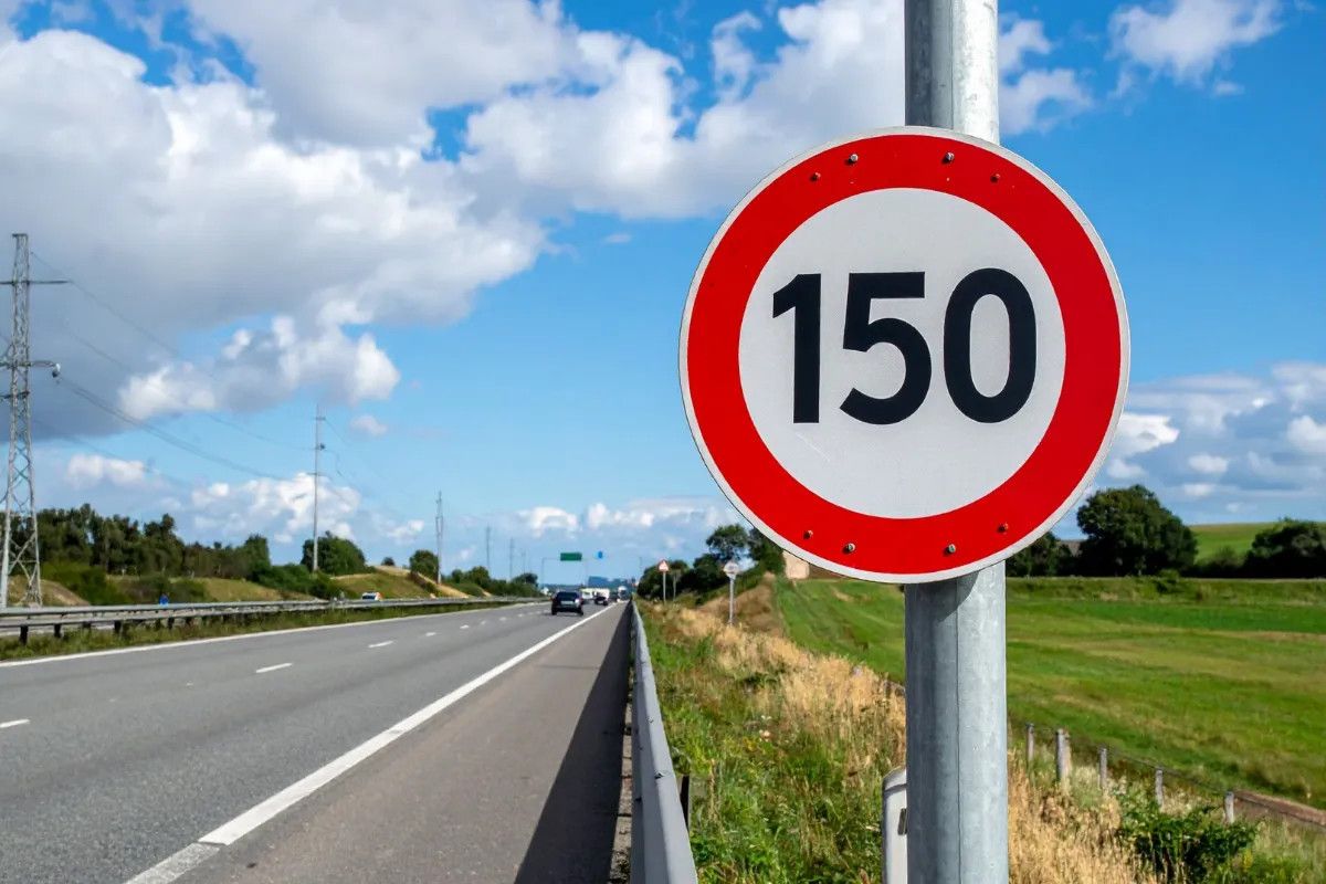 Çekya’da sınırlar değişti: Sürücüler dikkat! Otoyollarda hız sınırı… 1 cekyada sinirlar degisti suruculer dikkat otoyollarda hiz siniri 0 mHR5hgbh