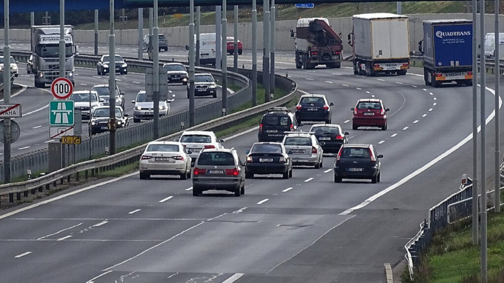 cekyada sinirlar degisti suruculer dikkat otoyollarda hiz siniri yXBDSB6c