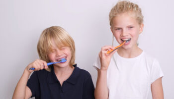 cocuklarda agiz bakimi yaz aylarinda tatli tuketimi artisi dislere tehdit seSIUIWl