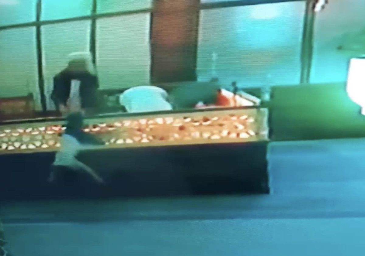 corumda imam namaz esnasinda 1 metreden dusen cocugu havada yakaladi 0 PXRdrBdd