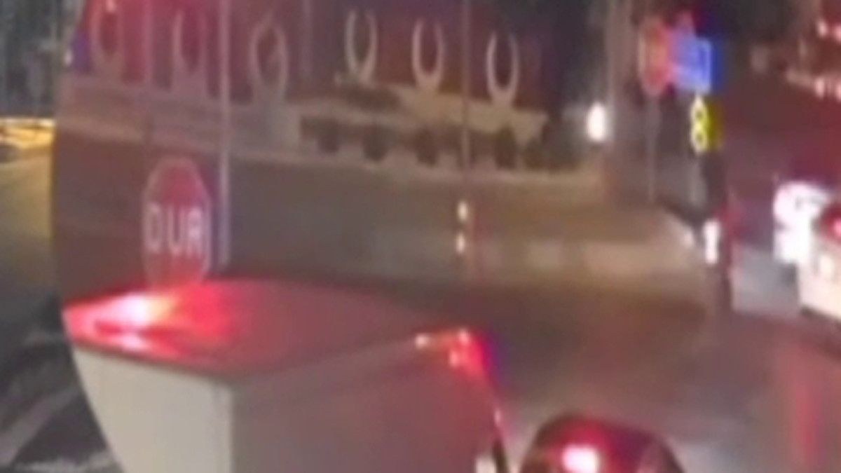 corumda kirmizi isikta gecen motosiklete cip capti 1 FhSAjcMd