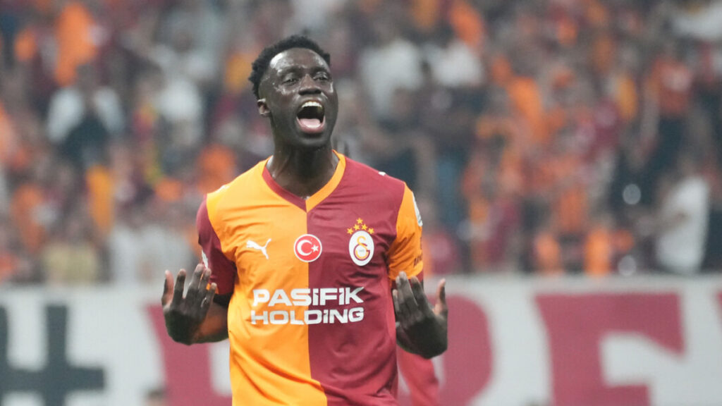 davinson sanchez galatasaray tarihine gecti R3watPwu
