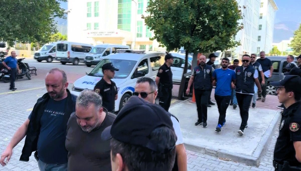 denizlide motosiklette takip ettikleri sahsa kursun yagdirdilar 4 eMK9U2ps