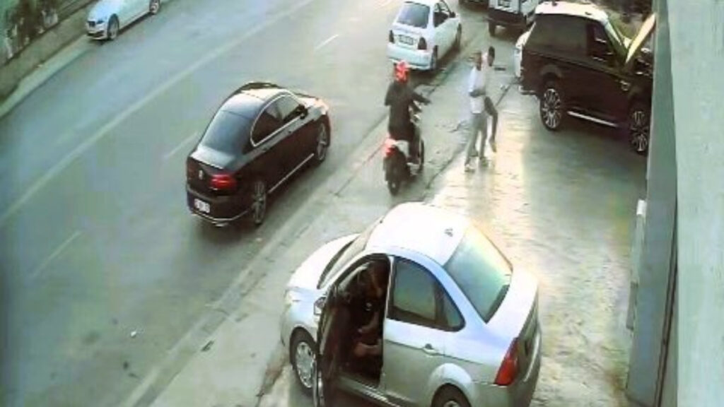 denizlide motosiklette takip ettikleri sahsa kursun yagdirdilar uhcpiZI3