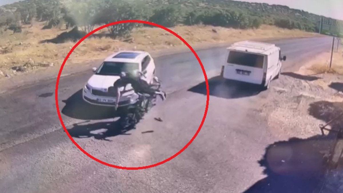 diyarbakirda ciple carpisan motosiklettekiler yola savruldu 2 EbIpcBYO