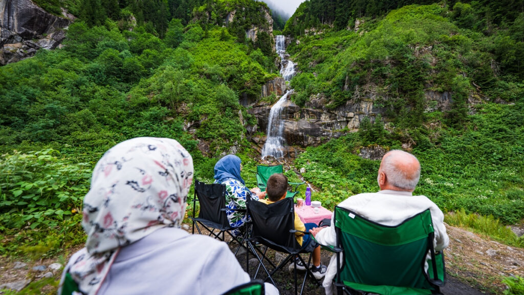 doga harikasi cimil vadisi ziyaretcilerine gorsel solen sunuyor eqrK3sTh