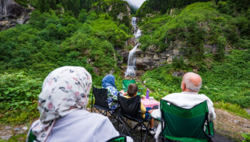 doga harikasi cimil vadisi ziyaretcilerine gorsel solen sunuyor eqrK3sTh