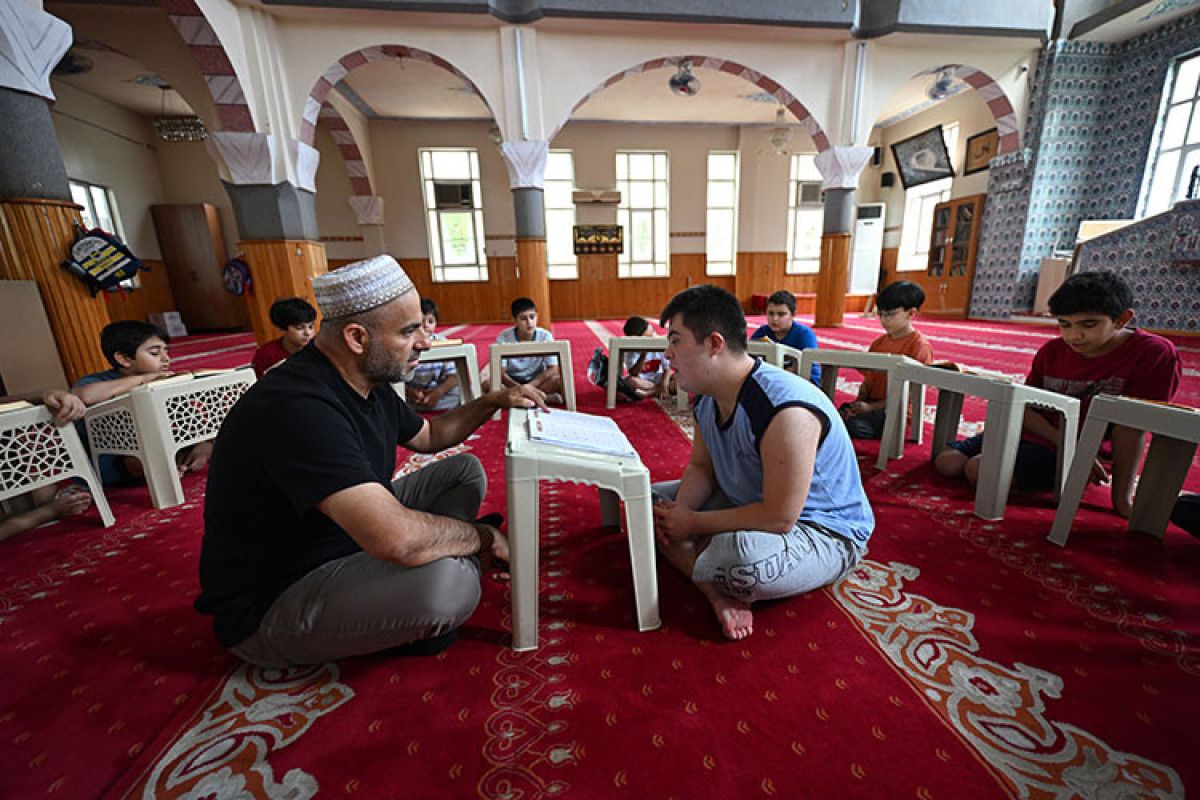 down sendromlu enes gaziantepte kuran kursunun nesesi oldu 4 u4iWq6Xw