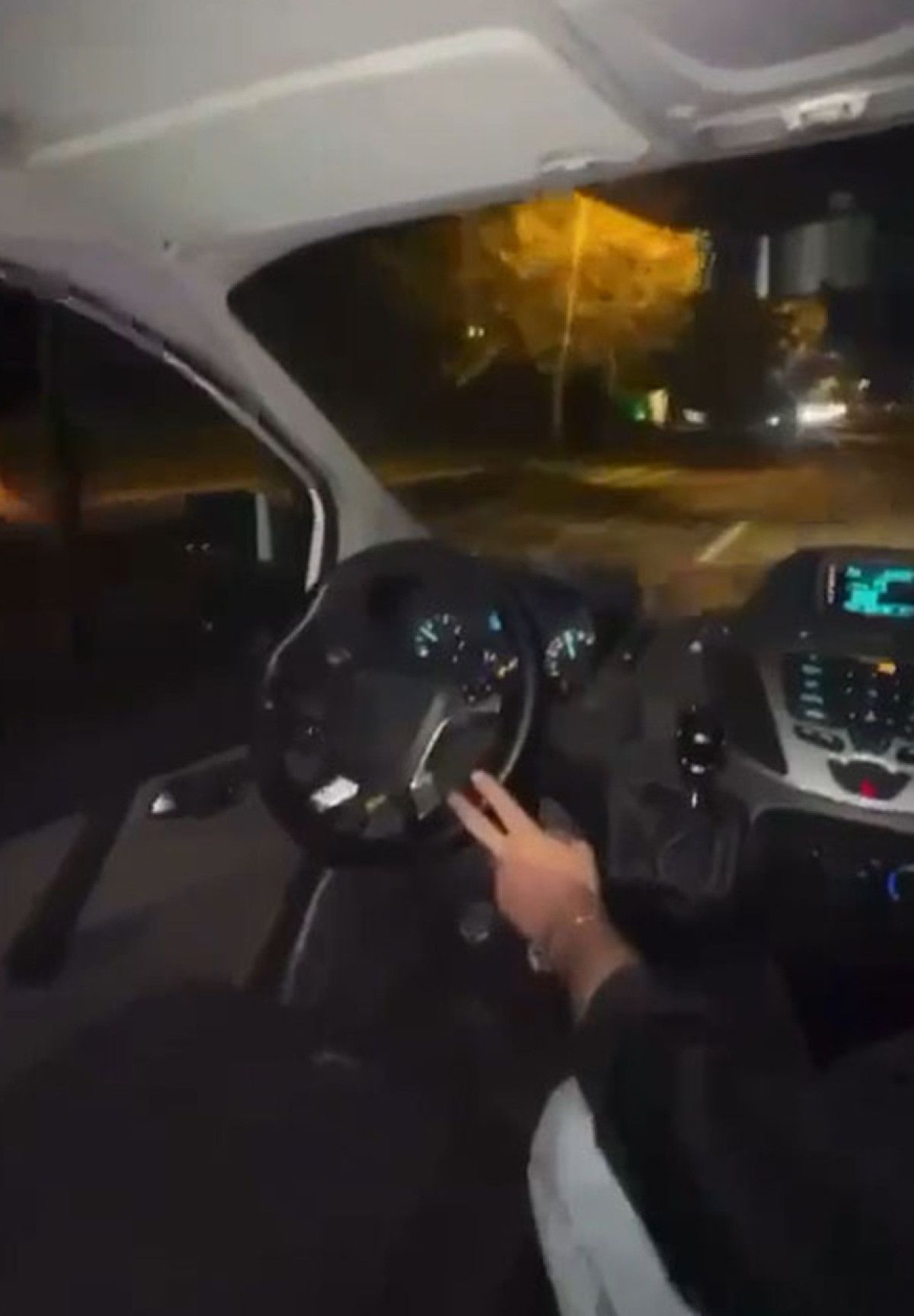 duzcede aracini yan koltuktan kullanan surucunun ehliyetine el konuldu 1