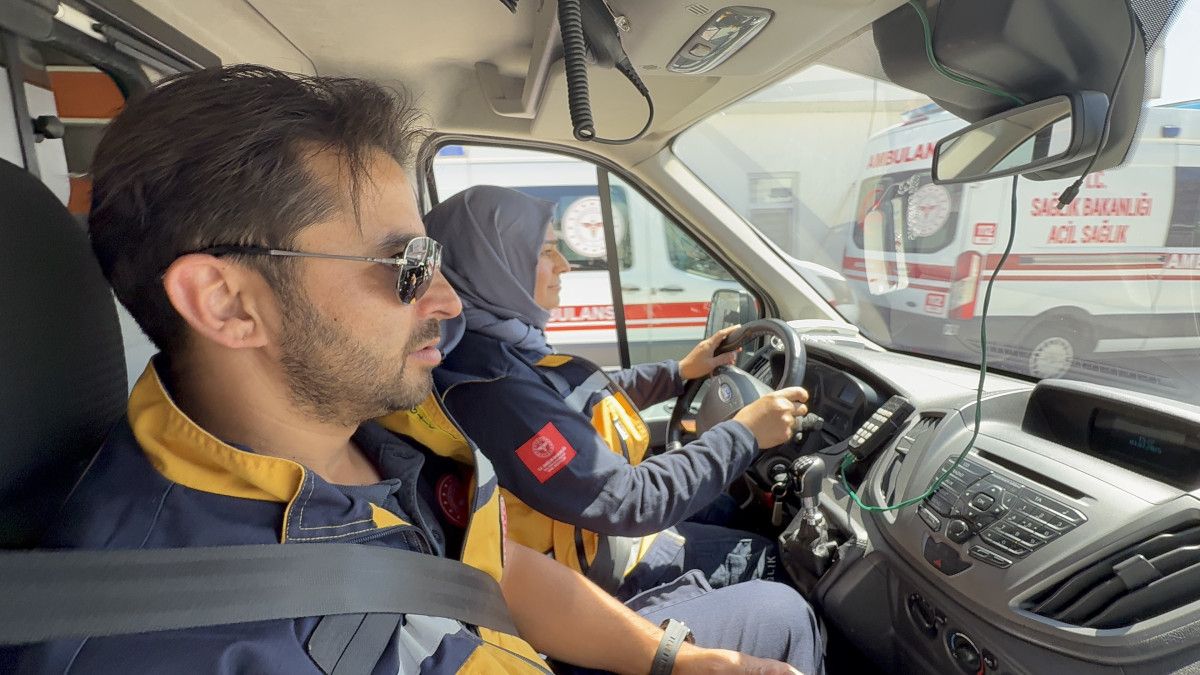 duzcede rakiplerini geride birakti 2 cocuk annesi ambulans soforu oldu 4