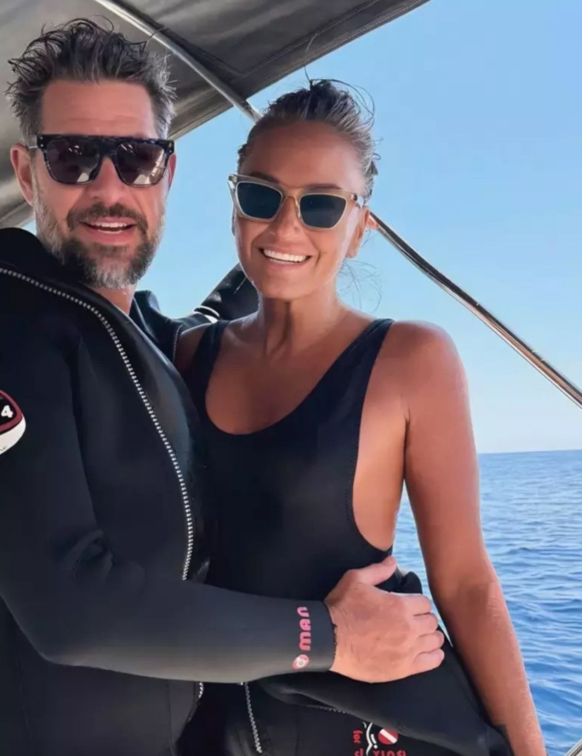 eda taspinar sevgilisi ve kizlariyla tatilde yunanistandan kareler var 0 cWDnqVPZ