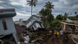endonezyada 58 buyuklugunde deprem 29 kisi yaralandi teLWv4jJ