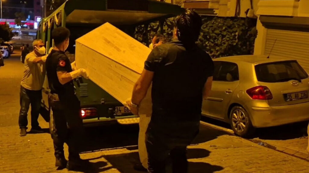 esenyurtta bir dairede kadin cesedi bulundu SZCMLW6P
