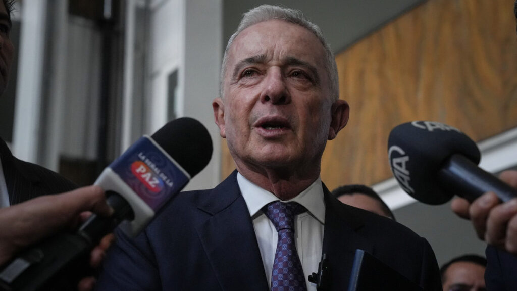 eski kolombiya cumhurbaskani uribeye 12 yil ev hapsi cezasi verildi 7LHGtTiV